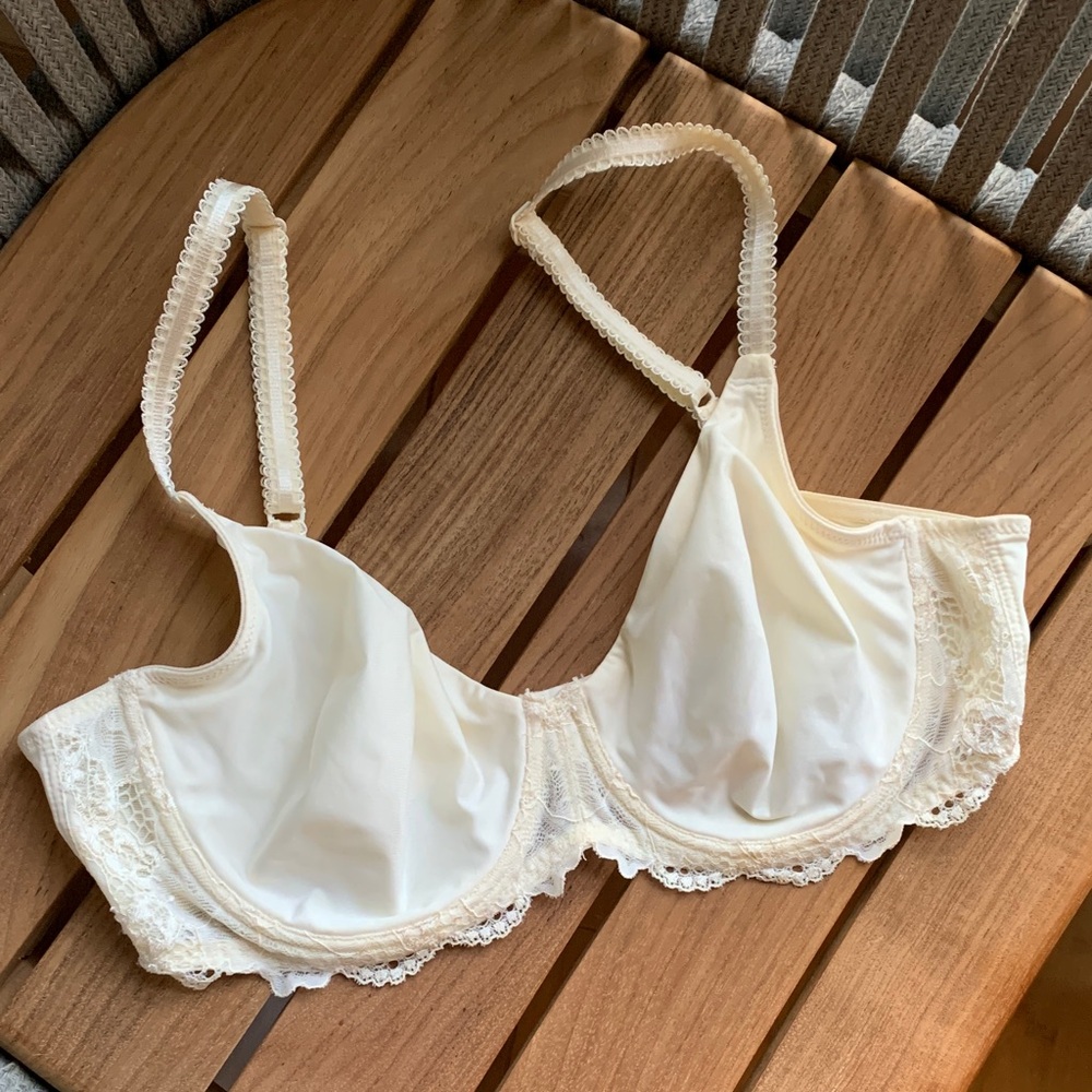 NWOT,Wacoal Cream Lace Underwire Bra